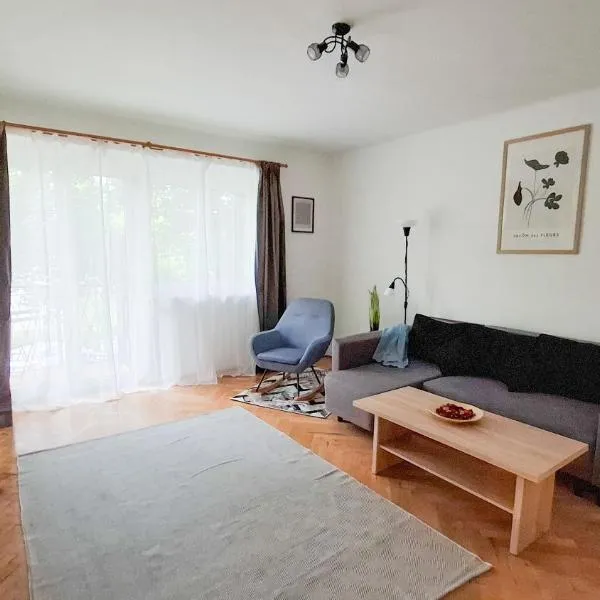 Május 1 apartman، فندق في دوناوجفاروس