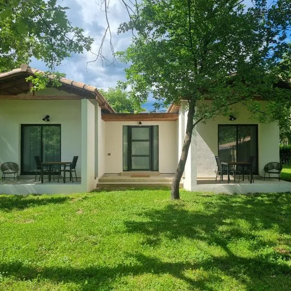 Gîtes Boisé en Cévennes - Ô Jardin d'À Côté pour 2 pers max, hotel u gradu 'Avèze'