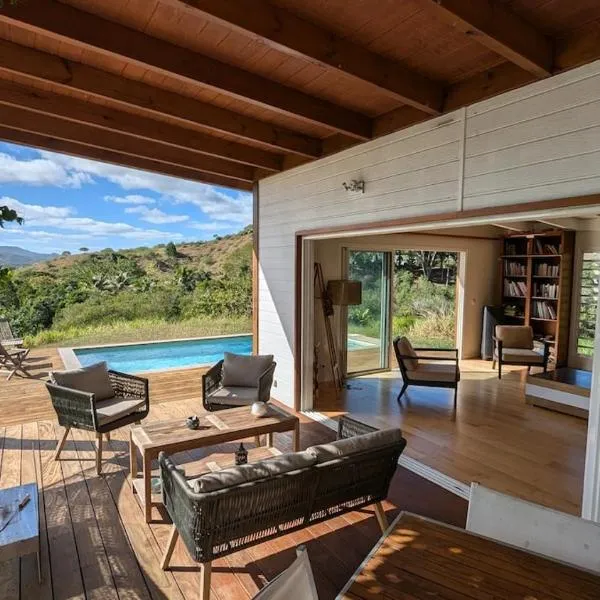Peaceful house in nature, with views of rolling hills, hotel in Bourail