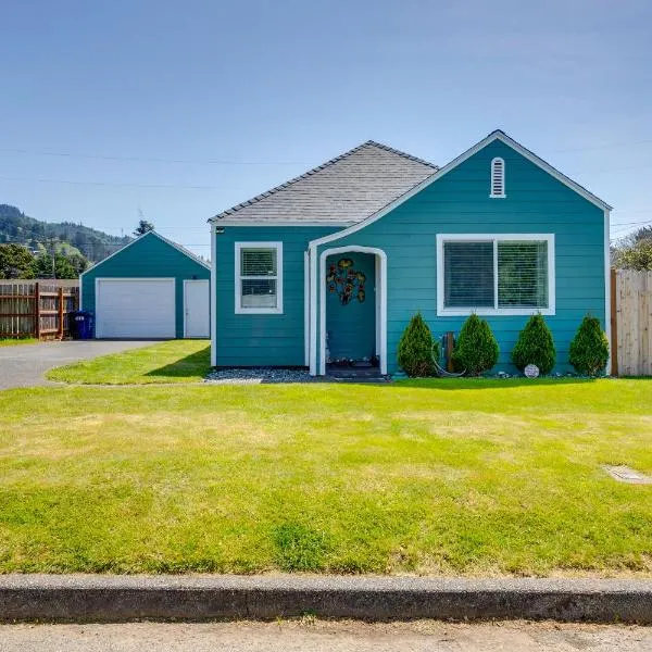 Walk to Gold Beach: Charming Cottage w/ Yard!, hotel a Gold Beach