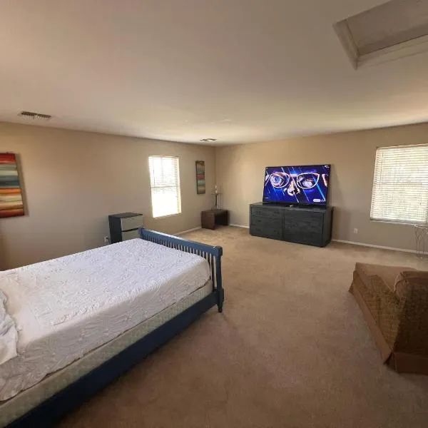 Goodyear 2 Story Room 4，位于嘉年的酒店