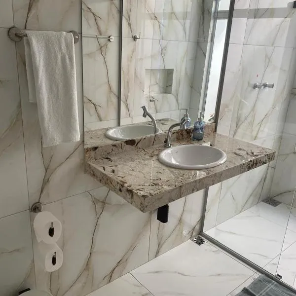 Recanto Pau Brasil, hotel v destinaci Sete Lagoas