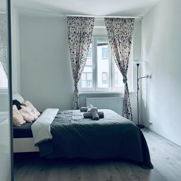 Cozy Place with a Balcony, hotel in Bratislava