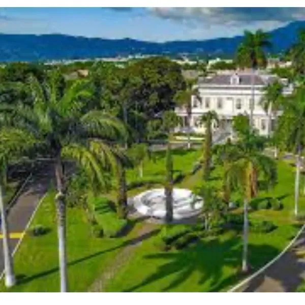 Apt Near Devon - Kingston- POOL- B306 FIWI, hotel v destinaci Kingston