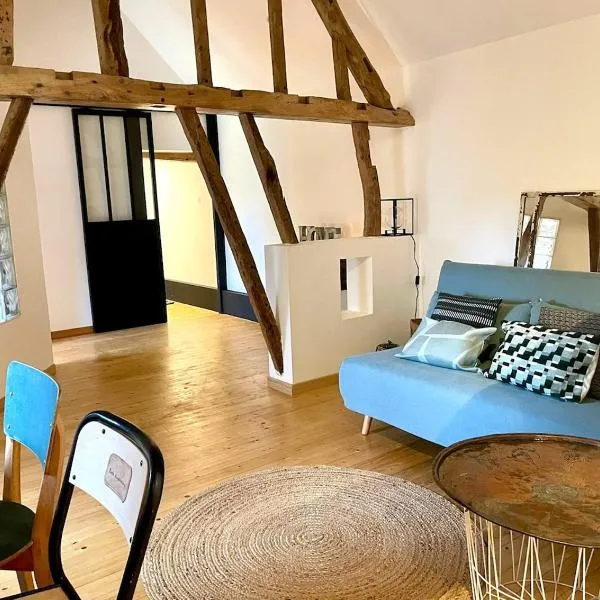 La Maison Plutôt Gris-Bleu, hotel in Estréelles