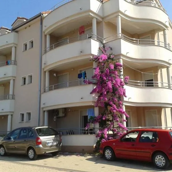 Apartments Angie, hotel v mestu Biograd na Moru