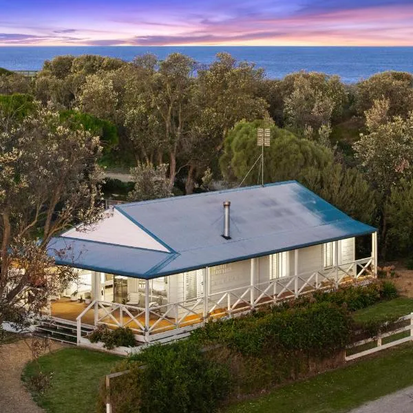 White Cottage on Ninety Mile Beach, hotel in Seaspray