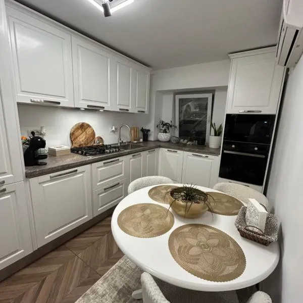 Romina b&b, hotel v destinaci Hîrşova