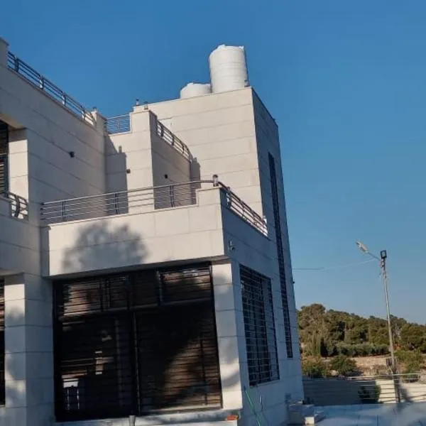 The Pine Tree Chalet, hotelli Jerashissa