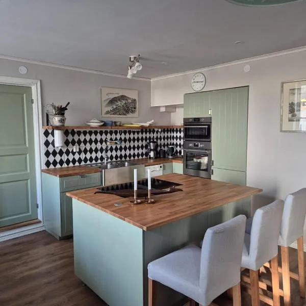 Apartment in central Öregrund, hotel sa Öregrund