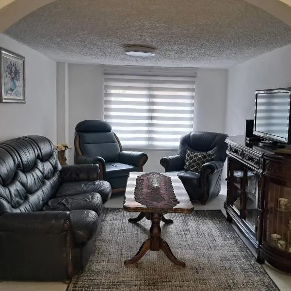 Modern & Bright Apartment in Old Town, hotel in Sarajevo