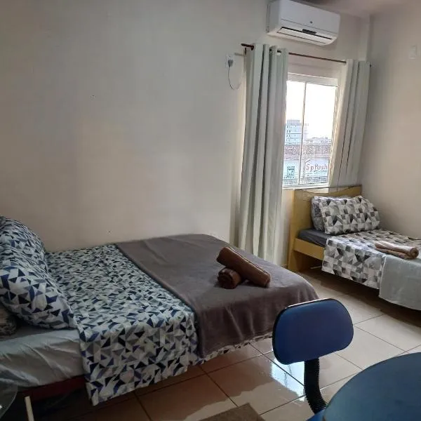 Apart próximo a Unimed, Catedral e HSA de 2 quartos com 2 Ar-cond, mini-Academia e garagem no Centro-sul, hotel in Santo Ângelo