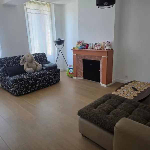 Appartement entier de 67 mettres carrés, hotel in Aix-en-Othe