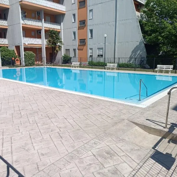 CasaYudi Monolocale con piscina, hotel v destinácii Aprilia Marittima