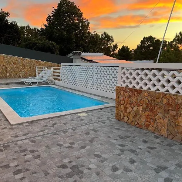 Sunset Pool Villa In Lisbon, hotel in Fernao Ferro