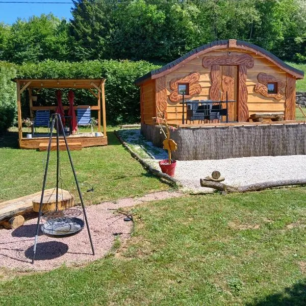 Les cabanes féeriques d'Amoncourt, hotell i Amoncourt