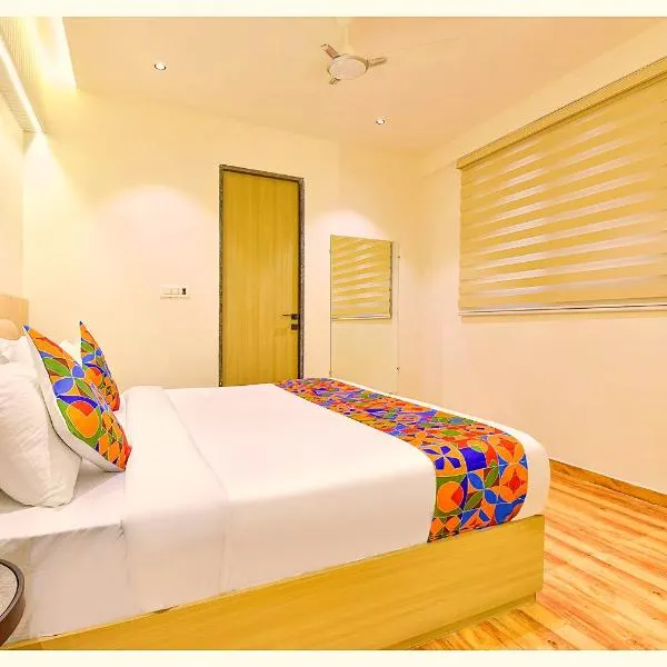 HOTEL RADHA ! KRISHNA PALACE Near Sea Beach - Fully Air Conditioning Room - Fully Air Conditioning Hotel - All Rooms Spacious - A Premium Guest House In Puri, hotel di Puri