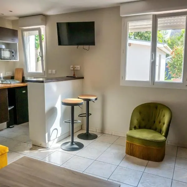 Le duplex - studio - climatisé, hotel em Lons