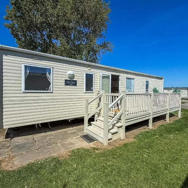 Lovely 6 Berth Caravan With Decking Nearby Scratby Beach Ref 50017B, hotel en Great Yarmouth