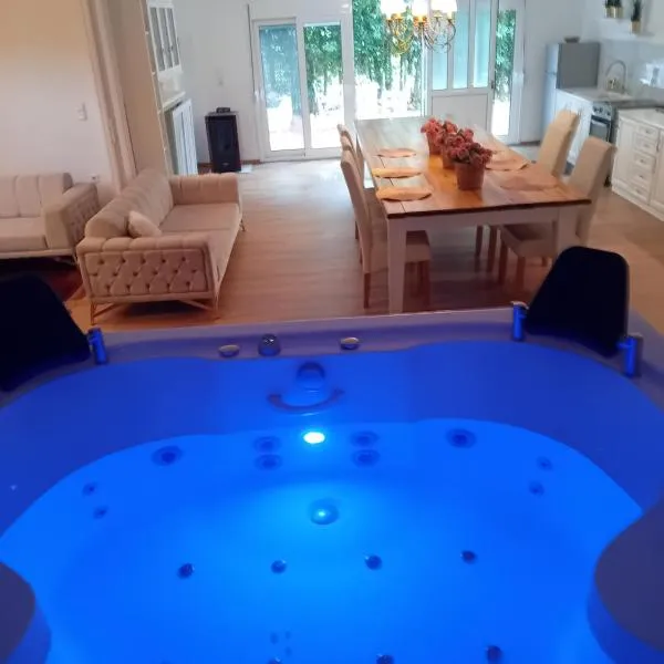Meteora Grande luxury suite & spa villa, hotel v destinaci Kalambaka