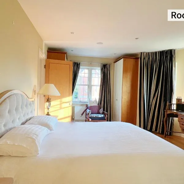 Peaceful Villa with Garden & Creek - New Cozy rooms, hotel v destinaci Dublin