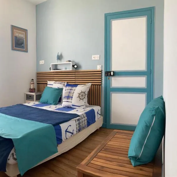Les chambres du Phare - 3 chambres, hotel v destinaci Le Port-des-Barques