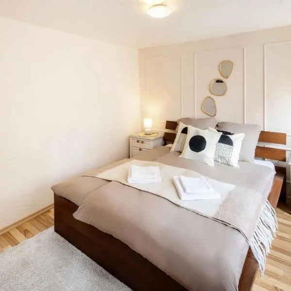 Cozy Central 3 Zimmer Apartment für bis zu 8 Gäste, hotel v destinaci Memmingen