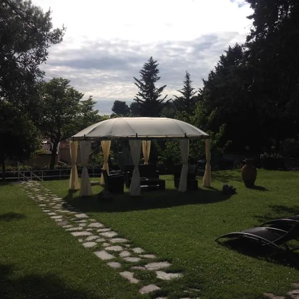 Villa Ghirardelli, hotel in Sirolo