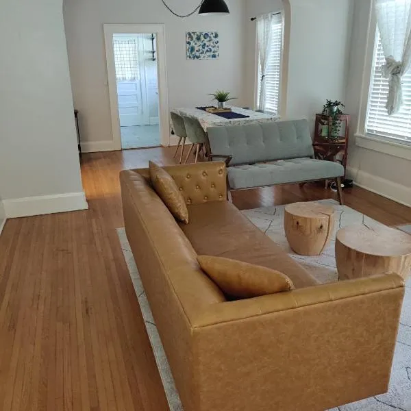 Cozy 2BR Retreat Between Orlando & Tampa, hotel a Lakeland