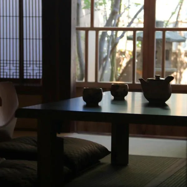 龍助25ANNEX Ryusuke25ANNEX, хотел в Комацу