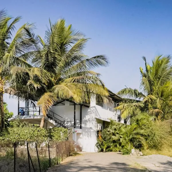 Sarovar's Nest, hotel v destinaci Avas