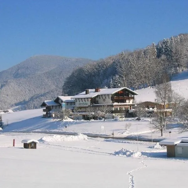 Landhotel Maiergschwendt inkl Chiemgaukarte，位于鲁波尔丁的酒店