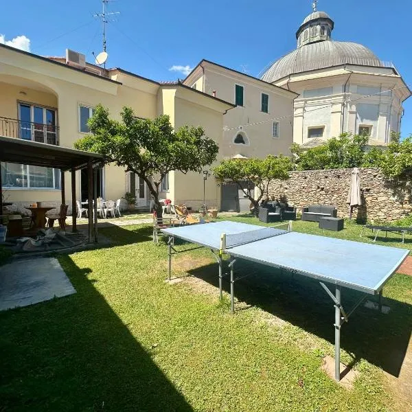 Villa Marcellina - Piazza San Giovanni, Giardino Privato, Jacuzzi, Barbecue e Parcheggio Privato, hotel em Loano