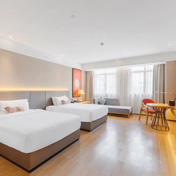 吴川海港大道金沙广场怡程酒店, hotel in Xindi
