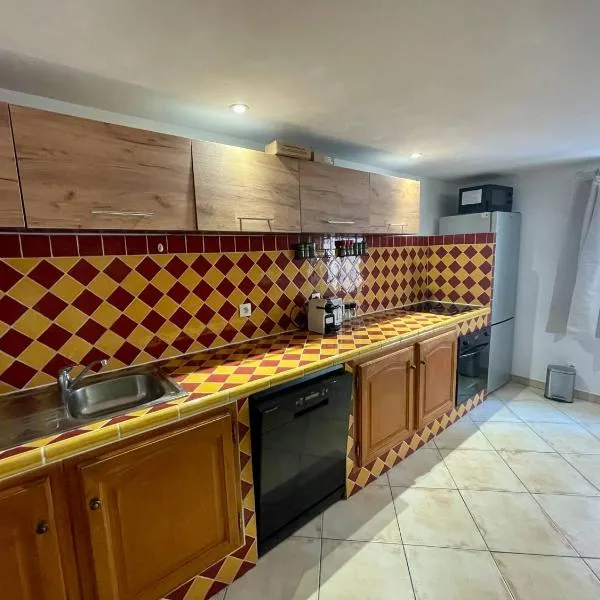Vous viendrez vivre ici , garage à moto, hotel v destinaci Riez
