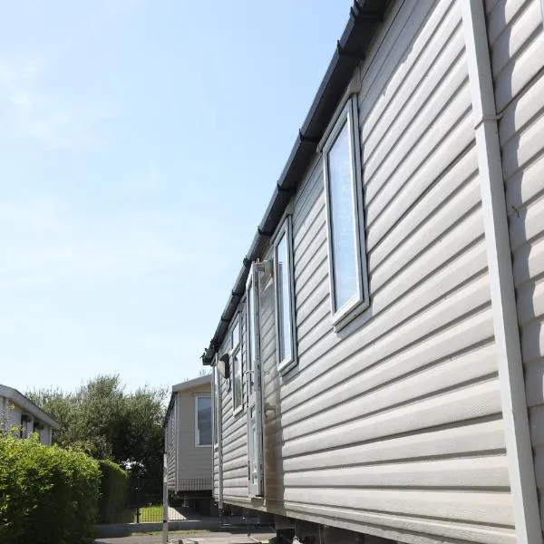 Cozy caravan in quiet area near beach - Caravan Dune, hotel a De Haan