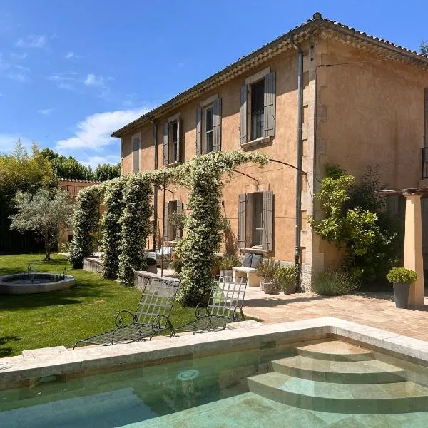Les Tilleuls, hotel v destinaci Cavaillon