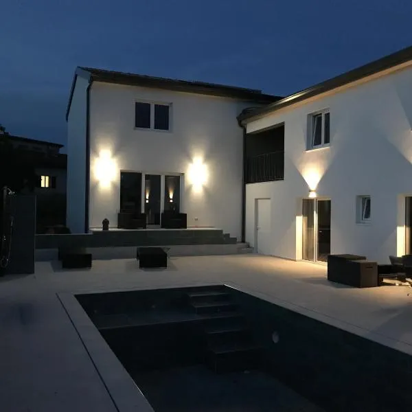 Ferienhausanlage Adria Oasis, khách sạn ở Višnjan