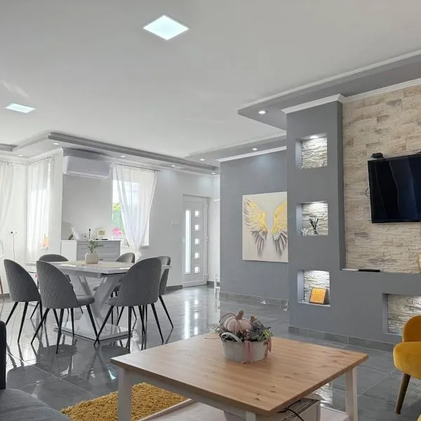 Aranyszárny Apartman, hotel in Gyula
