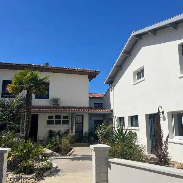 Hôtel La Pinède – hotel w mieście Soulac-sur-Mer
