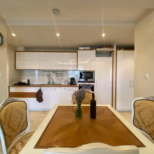 Robinzon Beach 3BD Lux apartment by Flat Mаnager, hotell i Elenite