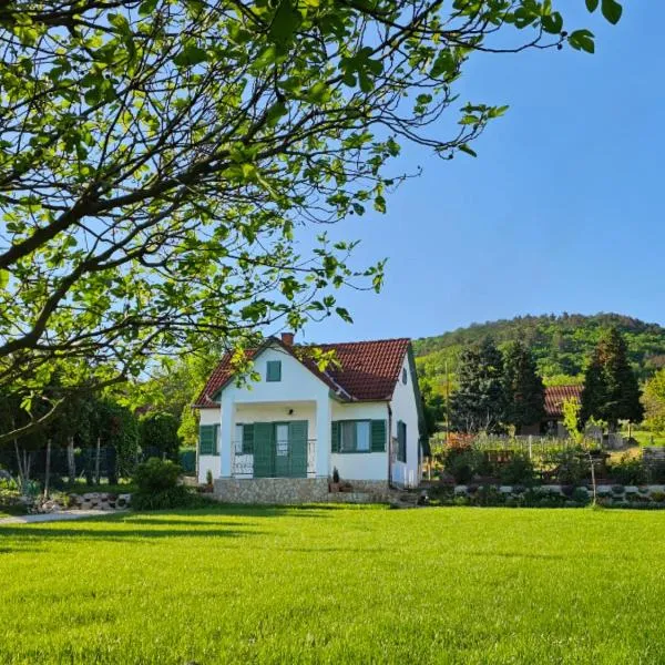 Zöld Vendégház - Siklós, hotel in Siklós