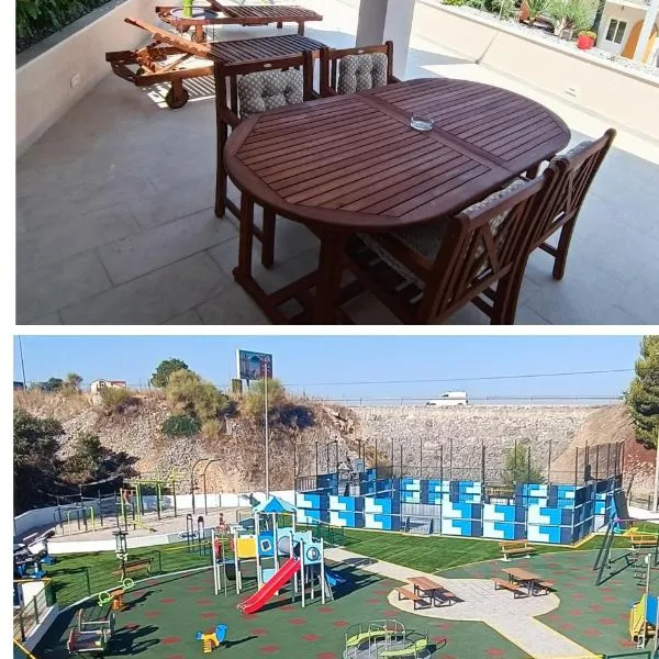 Holiday Apartment, hotel v Primoštenu