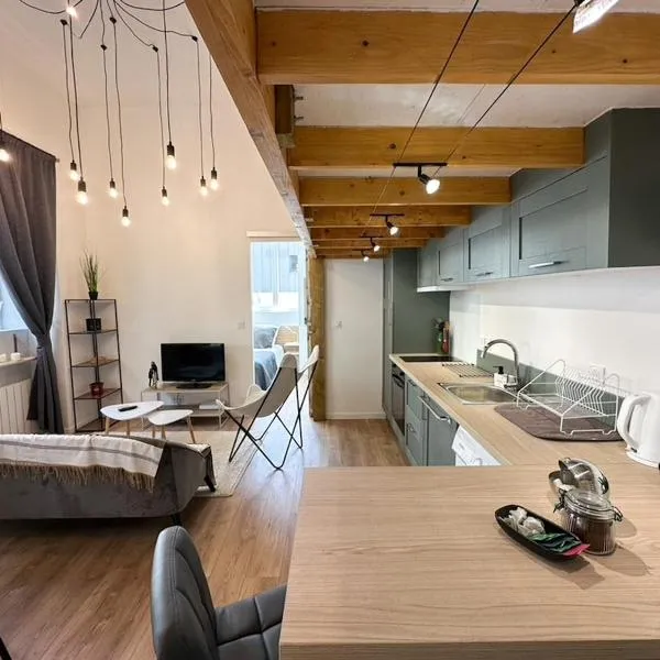 Loft spacieux et lumineux à 200m du Scorff, hotel v destinaci Lorient