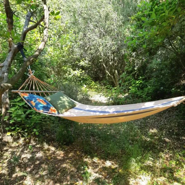 Roulotte Fenouillet, hotel v destinaci Hyères