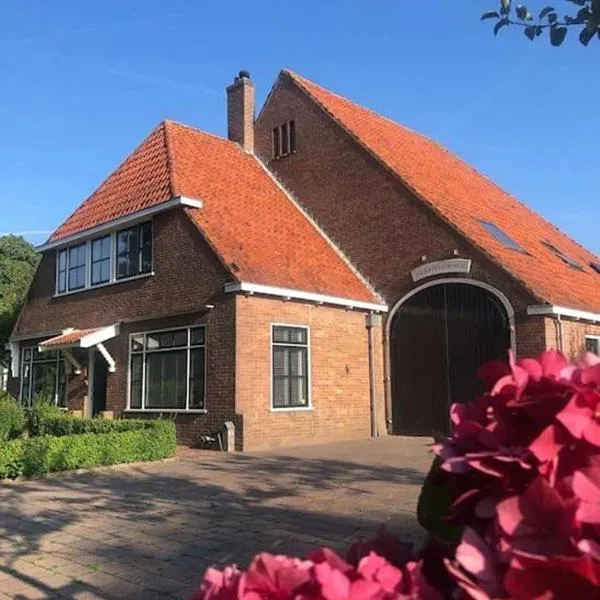 Rustig logeerverblijf aan de rand van de stad, hotel em Lekkum