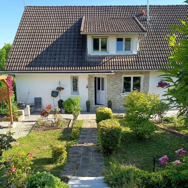 Chambres d'hôtes des Bruyères: Collemiers şehrinde bir otel