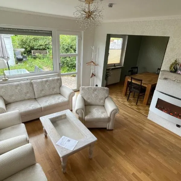Ferienhaus An der Weinrebe in Bad Hersfeld mit Garten, 2 Bäder, 2 Schlafzimmer & Küche - gratis Parkplätze, hotel a Bad Hersfeld