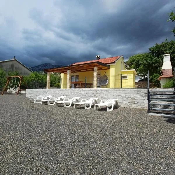 Holiday House Rose, hotel in Karlobag