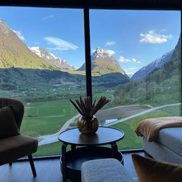 Egge에 위치한 호텔 Panoramahytte med utsikt mot Eggenipa